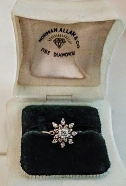 Antique starburst white gold ring
