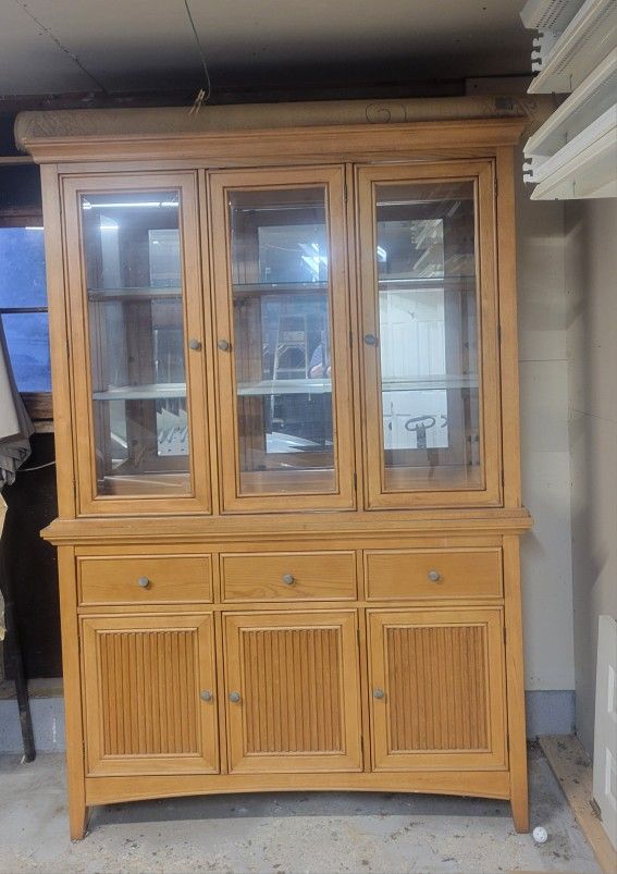 China Cabinet With Lights