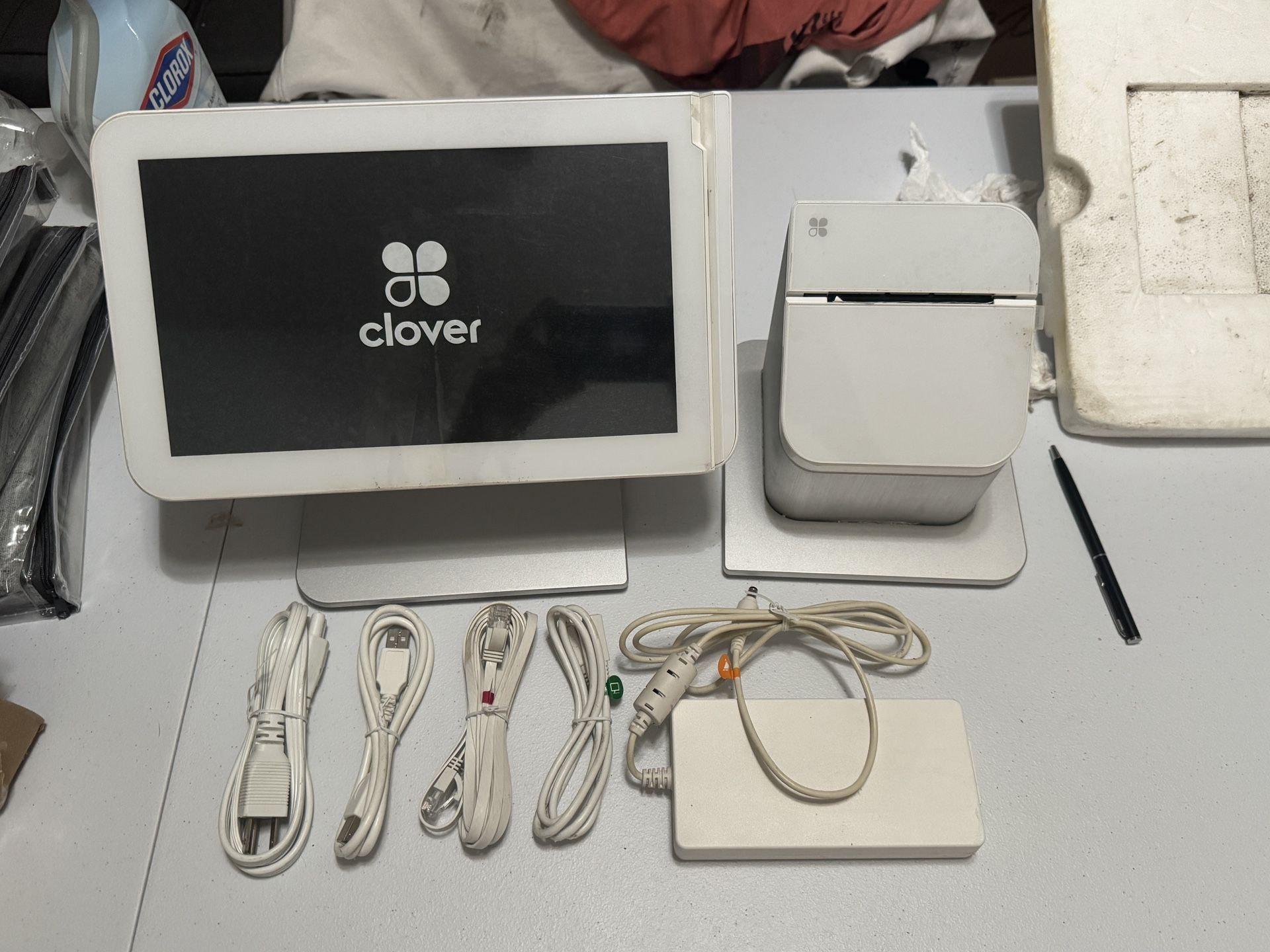 Clover Station POS System 1.0 Bundle C100 Print Credit card reader.