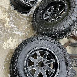 TOYO MT 17X10 FUEL WHEELS RIMS 35” 4X4 *READ DESCRIPTION*
