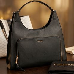 Enjoy ethical luxury with this beautiful Calvin Klein hobo bag in black synthetic material, in excellent overall condition.  • Brand: Calvin Klein • C