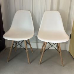 Set Of 2 Modern White Chairs 