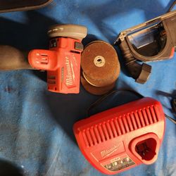 Milwaukee Saw No Battery 