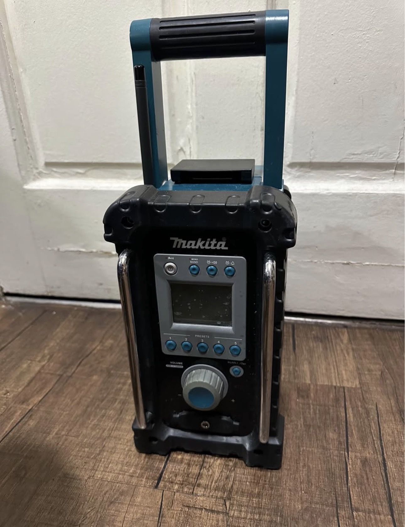 MAKITA BMR100 RADIO