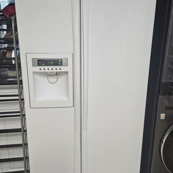 Lg Fridge FRIDGE AND FREEZER WORKING 