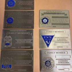 NOVELTY NYC 2025 NYPD GOLD FAMILY MEMBER METAL COURTESY COLLECTIBLE (1)