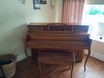 Kranich & Bach Piano (used)– Includes Bench