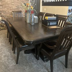 Beautiful Dining room table 
