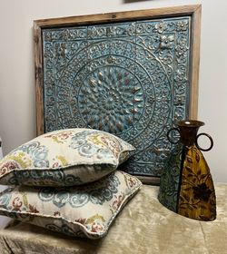 Bundle : frame , base , and 2 pillows