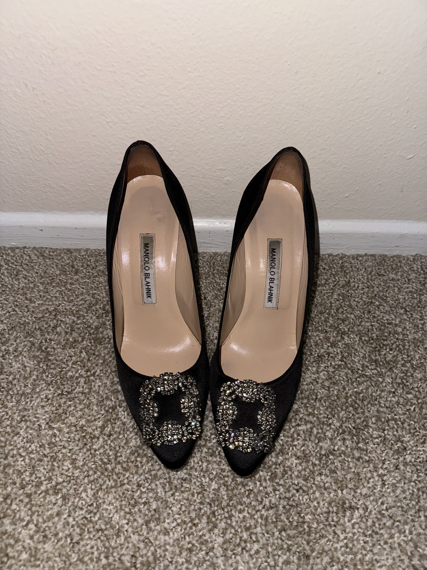 Manolo Blahnik Hangisi Black