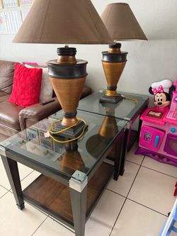 2 end tables/ 2 lamps