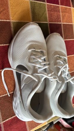 Women’s Nike Shoes 8.5