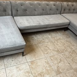 RH U Shape Chesterfield Sectional