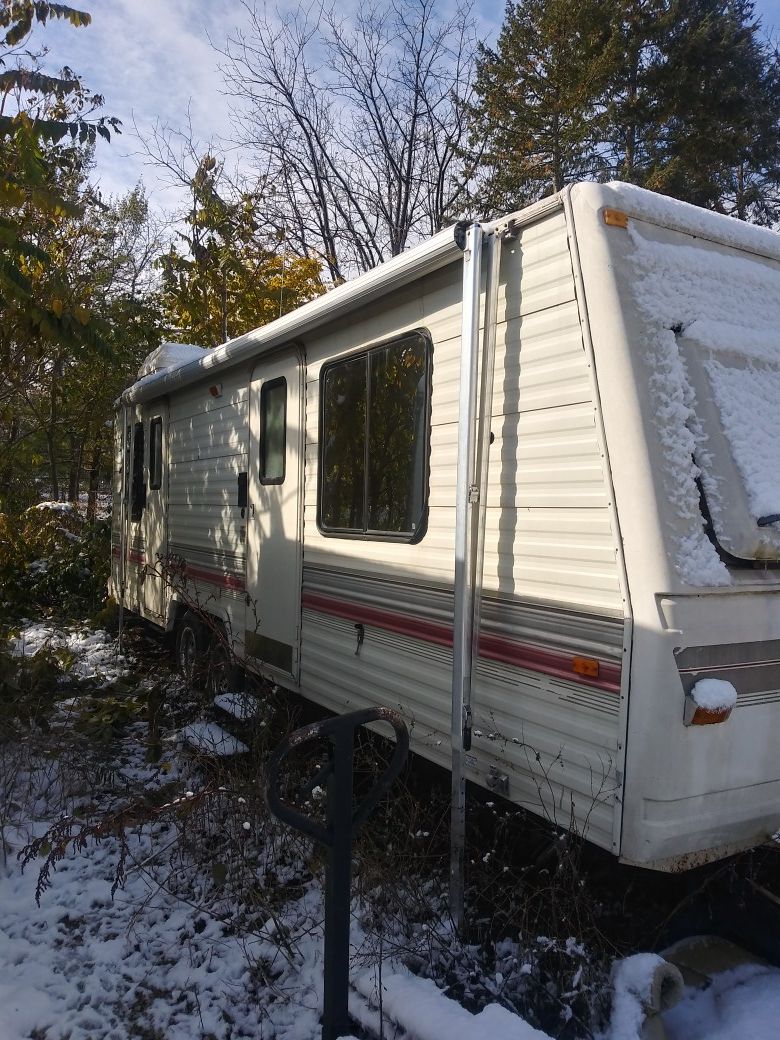 26ft Camper trailer/ no title/ not for road