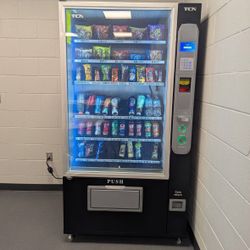 AMB350 Combo Snacks Vending Machine With A Credit Card Reader 
