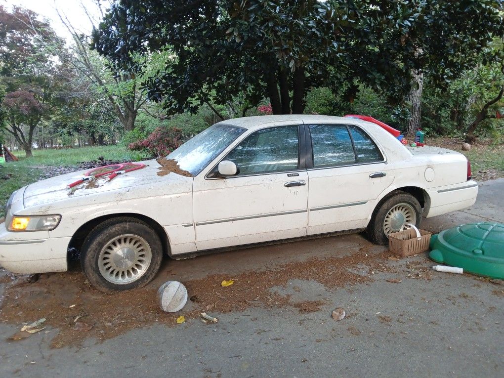 2002 Ford Crown Victoria