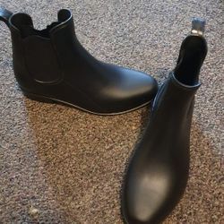 Women Rain boot Size 7