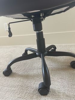Brown Padded Office Chair – Adjustable Height & Rolling