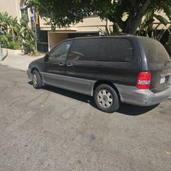 2003 Kia Sedona $1500