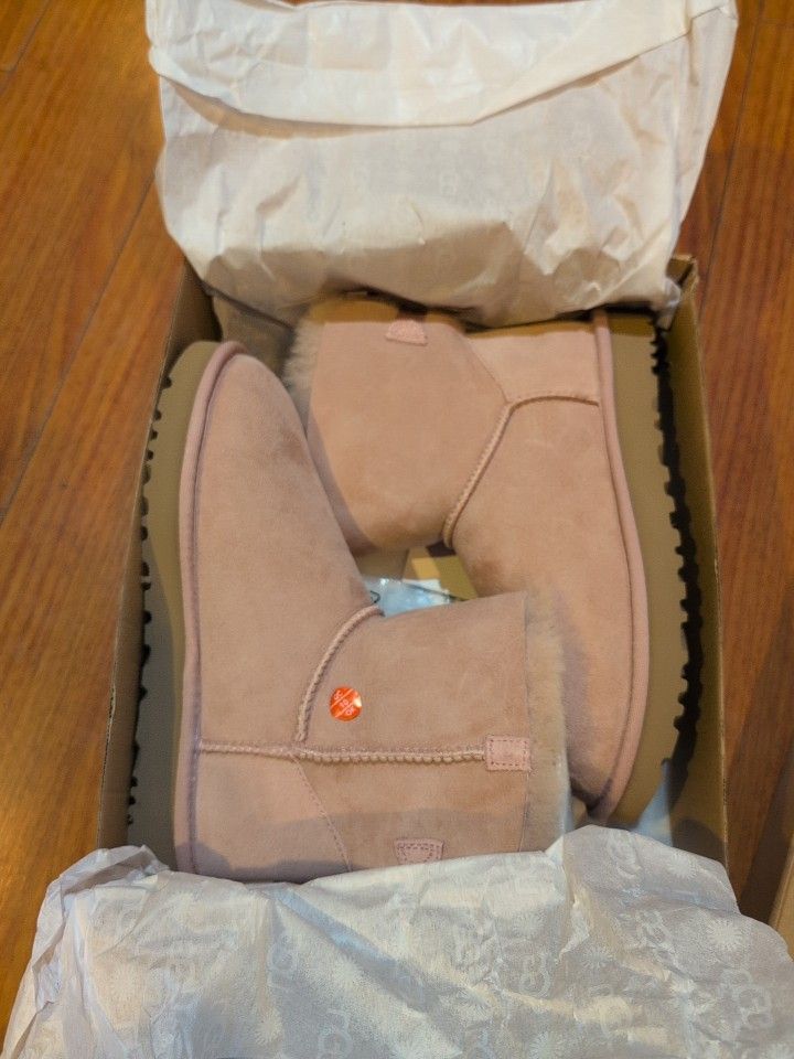 New Ugg Mini Bailey