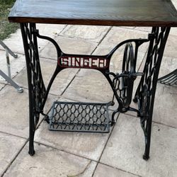 Singer sewing Base, Renewed As a Table. 