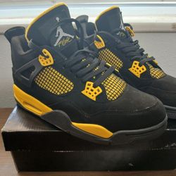 Jordan 4 Retro Thunder Size 10
