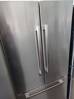 Bosch stainless steel french door refrigerator (ice maker works, missing crisper drawers) - Free delivery