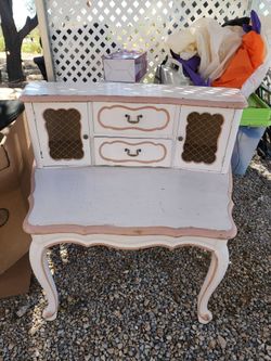 French Provincial style side /end table