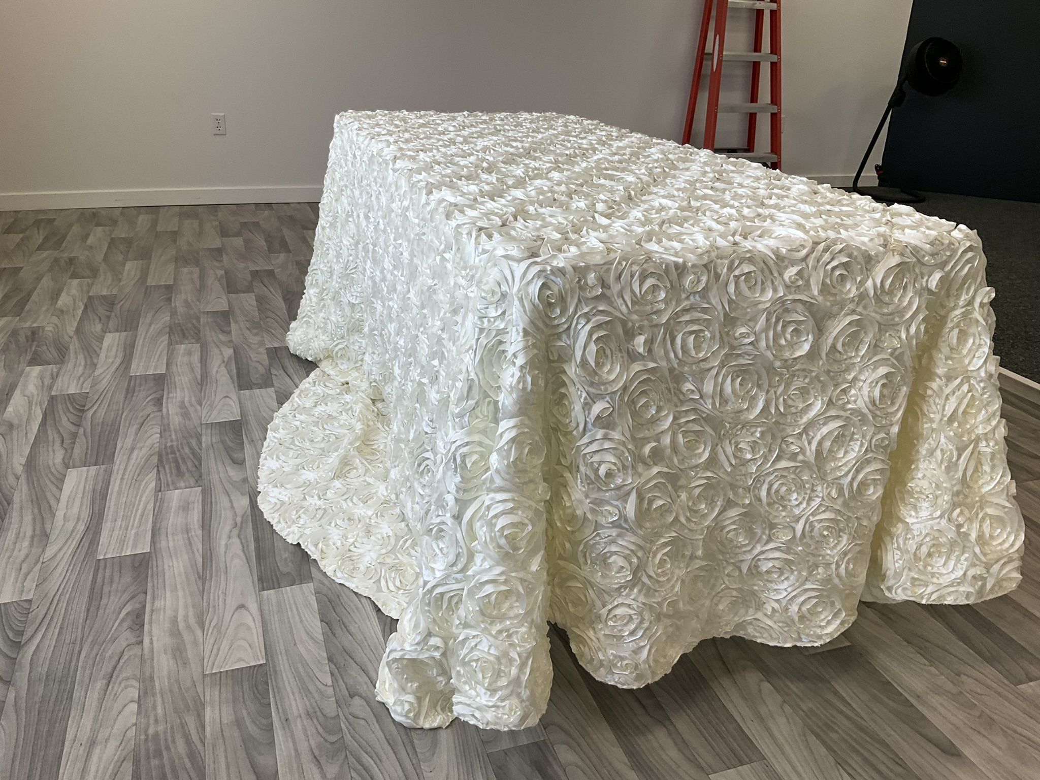 Rosette Tablecloth
