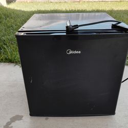 GREAT MINI FRIDGE