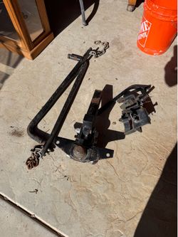 Trailer distributor hitch