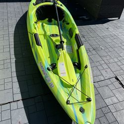 Sun dolphin fishing kayak with mattching paddle ( brand new )