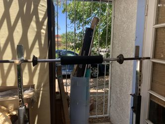 Bench hoist bar and weight