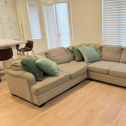 Sectional couch FREE DELIVER