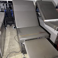 Barrier Free Power Exam Table