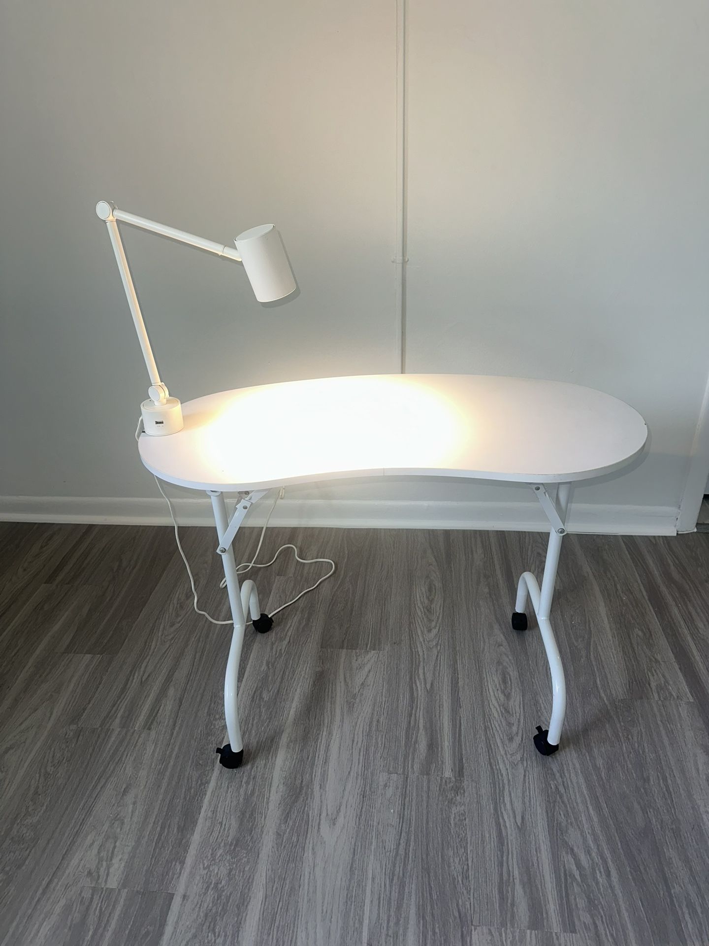 Manicure Table