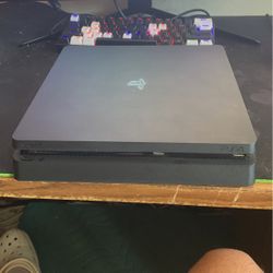 PS4  Slim 