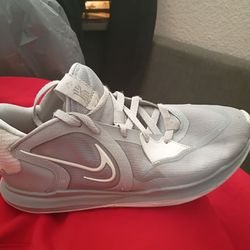 Nike snikers for man size 9