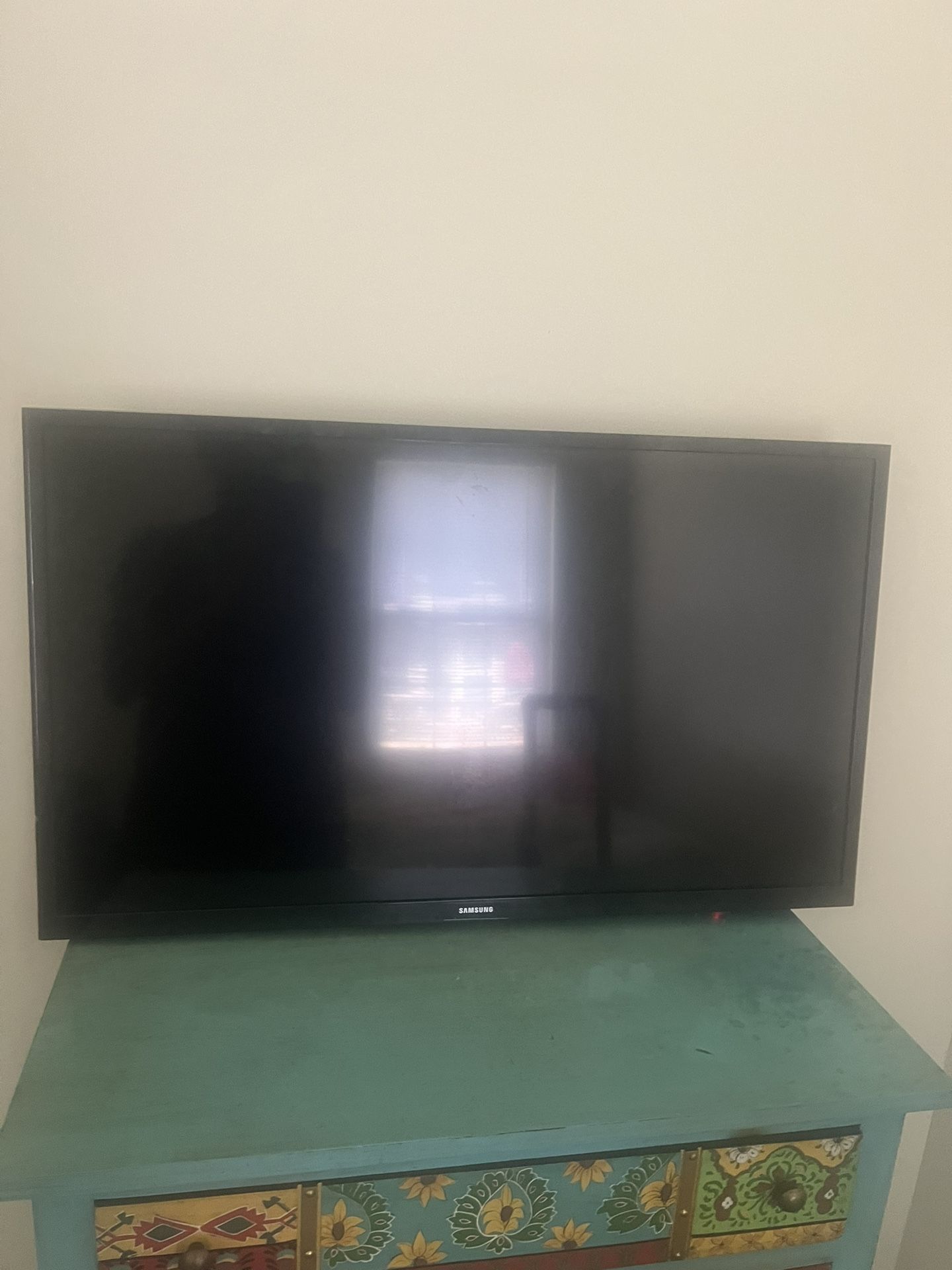 TV Samsung HDTV Size 35”