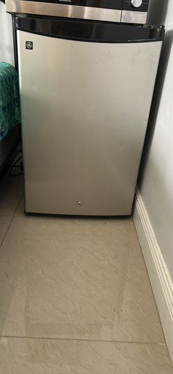 GE small fridge