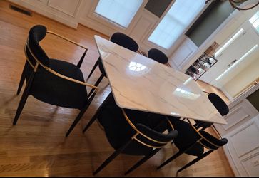 Dining Table Set for Sale – $900 like new (Table & Chairs)