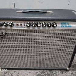 68 Fender Custom Vibrolux Reverb  Reissue  2015