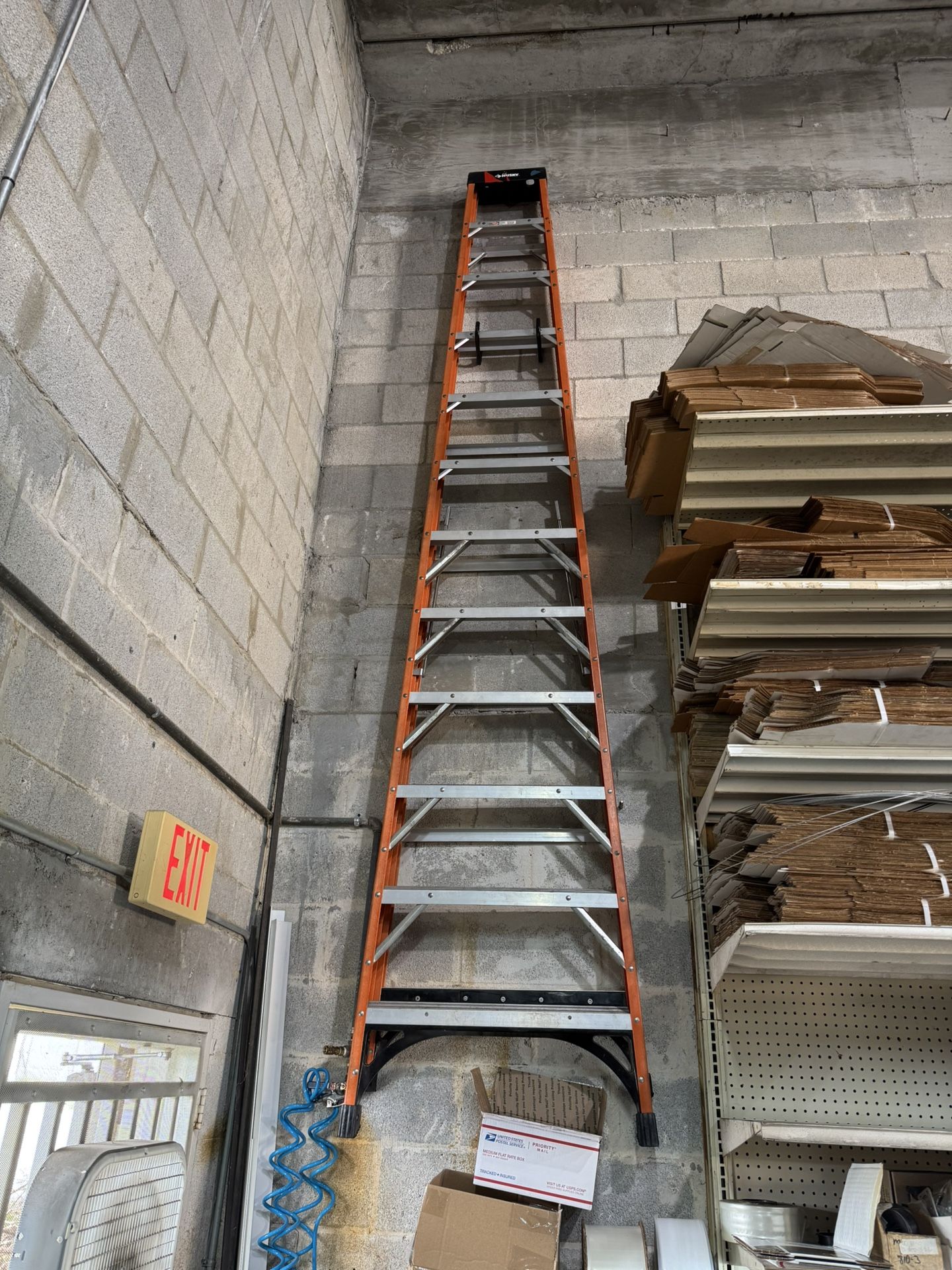 Husky 12 ft Fiberglass Step Ladder (16 ft Reach Height) With 300 Lbs