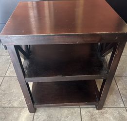 Dark wood side table / end table with https://offerup.com/redirect/?o=c2hlbHZlcy5yZWFk description