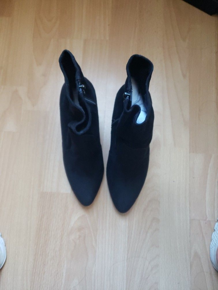 Wild Pair Womens  Boots