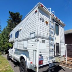 1999 S&S 8ft Bed Truck Camper