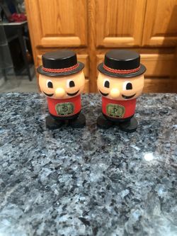 Vintage plastic Men with Hats Salt and Pepper Shakers 1960’s.  Size approximately 3 inches inches tall.  New never used.