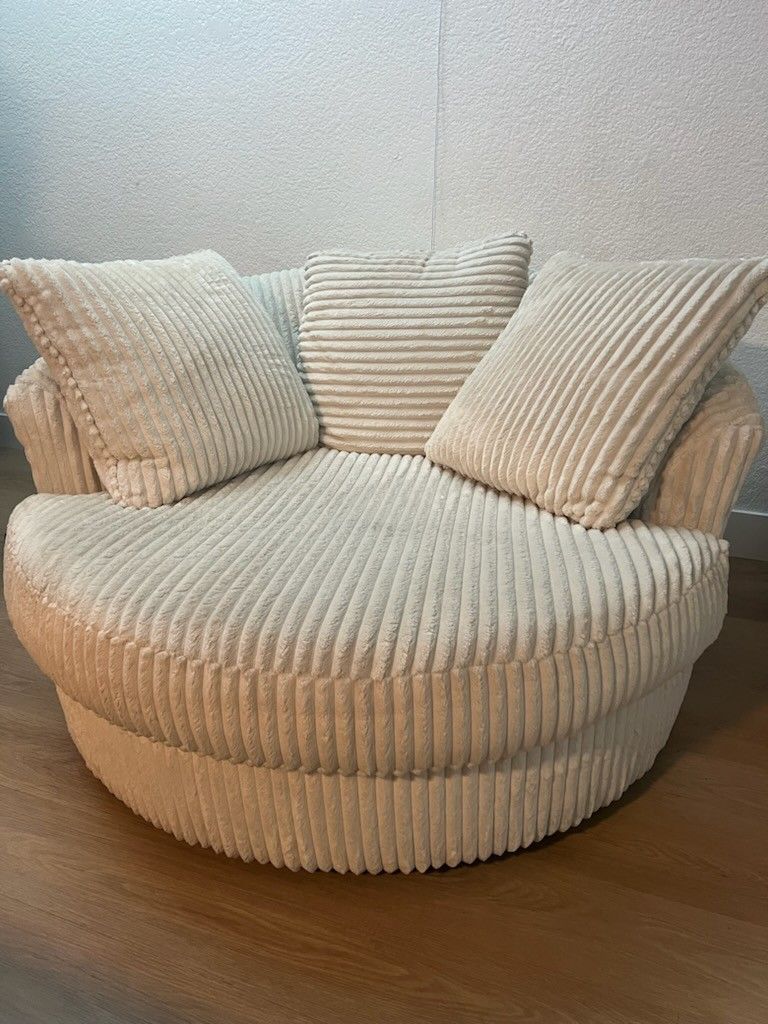 Lindyn Oversized Swivel Accent Chair