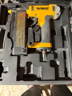 Clavadora de pines DEWALT de calibre 23 (modelo DWFP2350K), d.