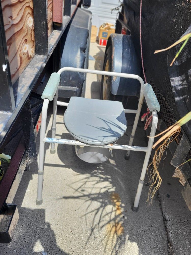 Steel Folding Bedside Commode